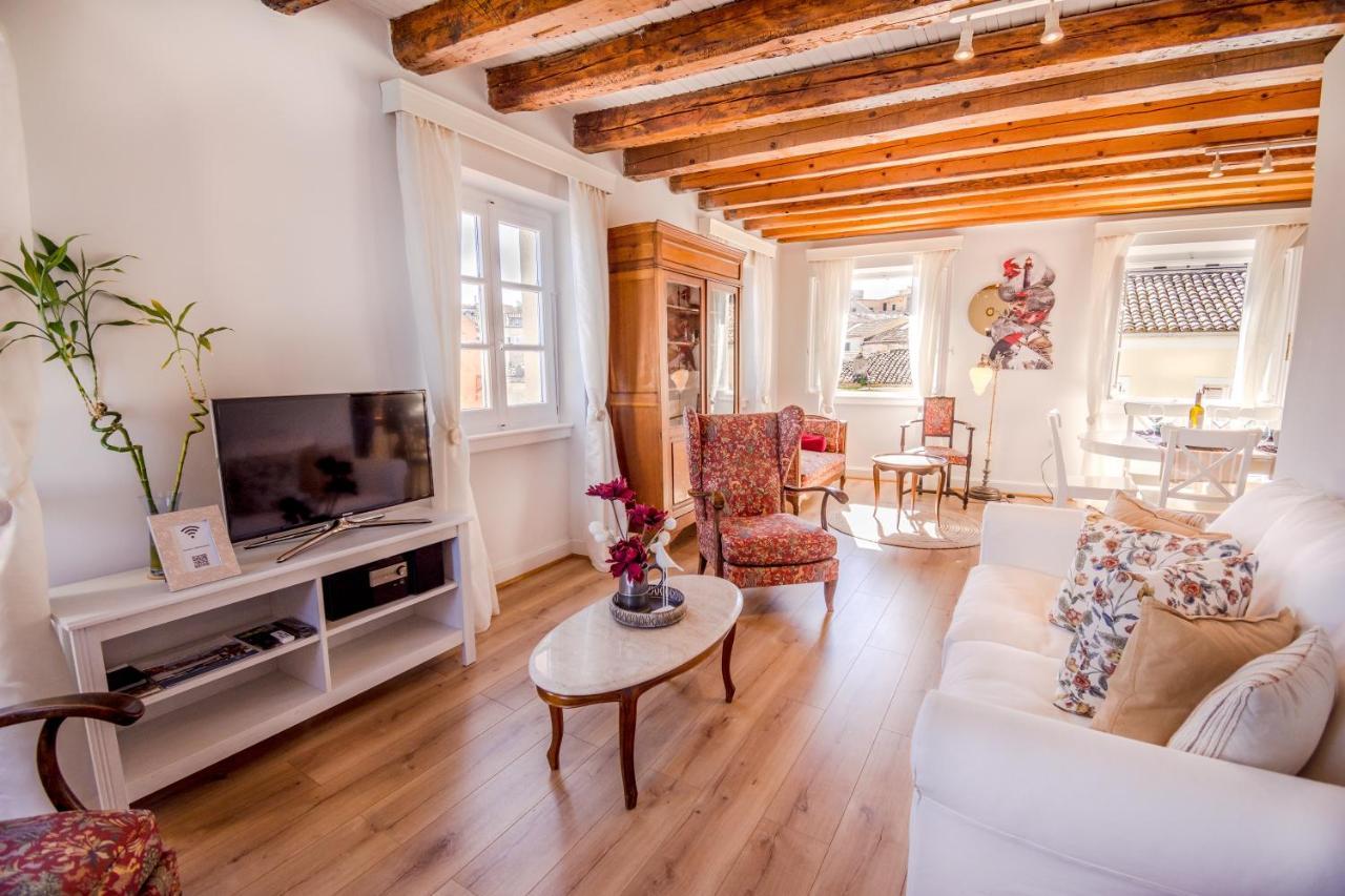 Lighthouse Apartment *